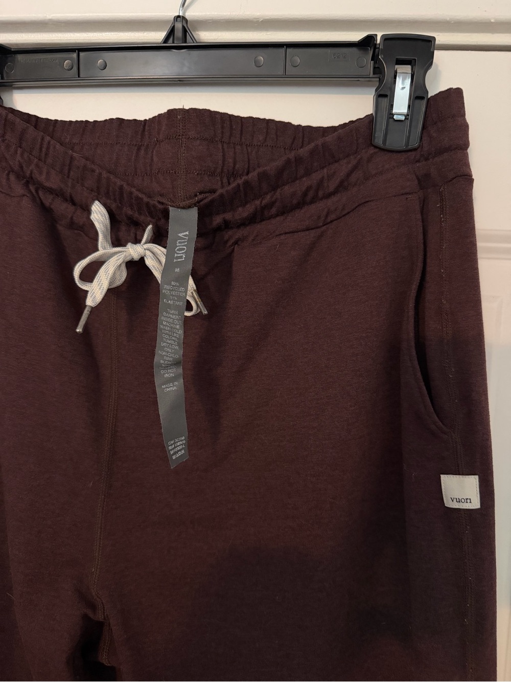Women’s Vuori Performance Jogger in Mahogany Heather Size M Long 28” - Picture 3 of 5